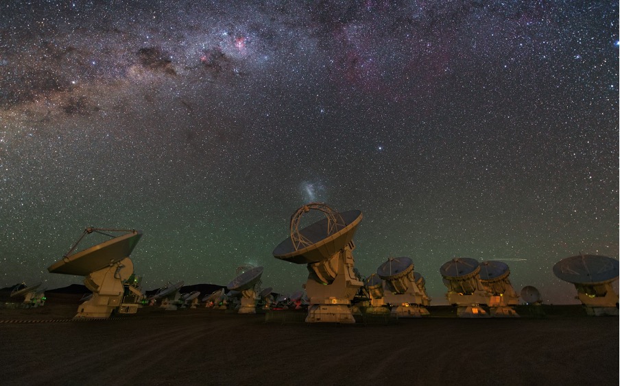 ALMA.  Credit: ESO/Y. Beletsky.